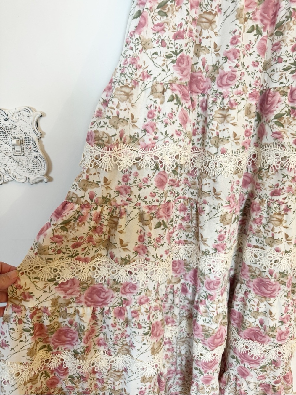 Altar’d State Cream and Pink Rose Floral
Tiered Crochet Lace Midi Dress L - Picture 5 of 9